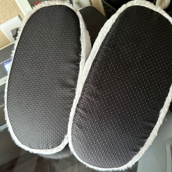 Slippers - Picture 3 of 3